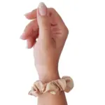 Soulta Scrunchie de Satén Oro
