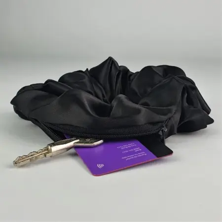 Soulta Scrunchie Secret de Satén Negro